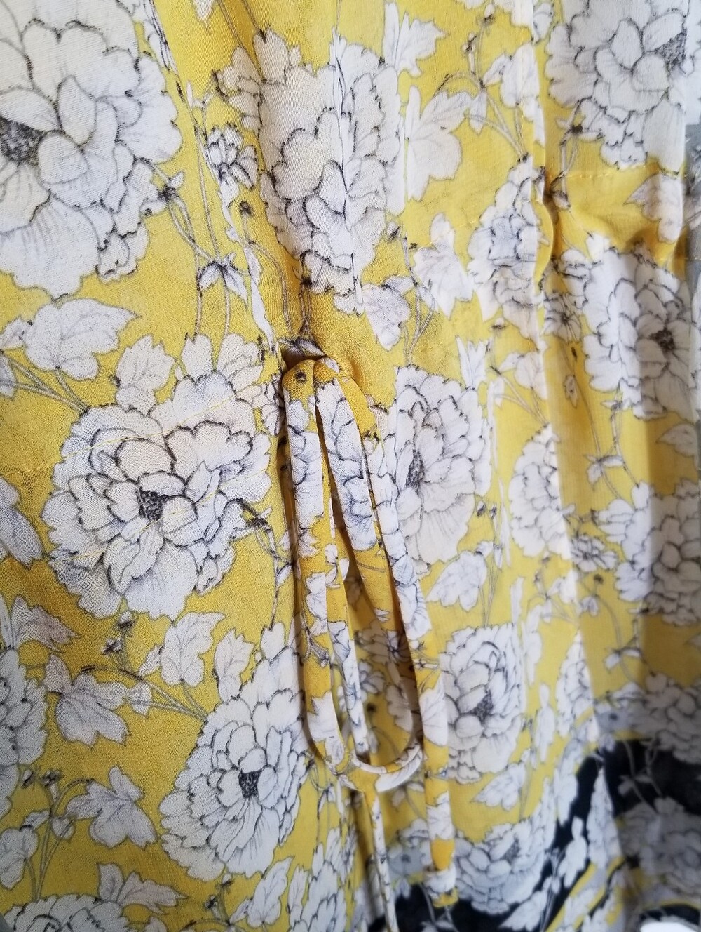 Cabi Amelia Top Women's Small Yellow Gathered Blouse  Peasant Floral Chiffon - Picture 3 of 9